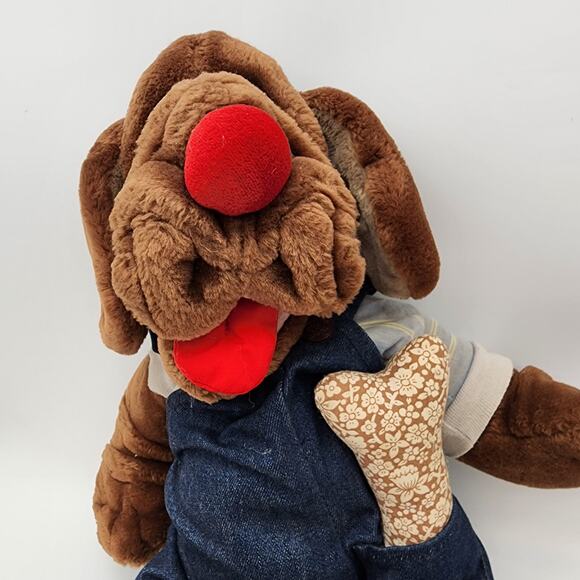 Ganz Bros Wrinkles Brown Dog Hand Puppet 17” Overalls Bone Tag Vintage 1981 - Picture 2 of 11